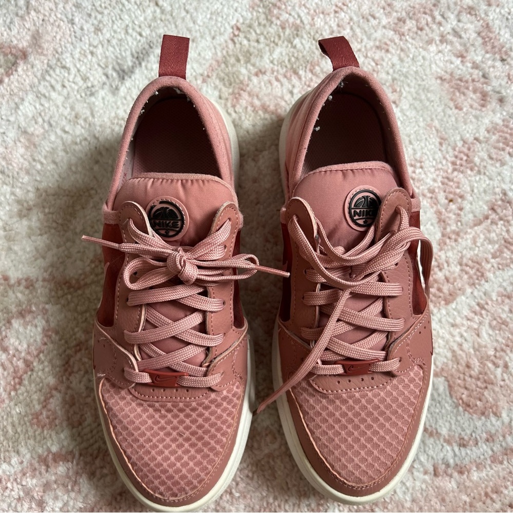 Nike Alta Court Vision Women’s Platform Fashion Sneakers Size 8 - Picture 2 of 4